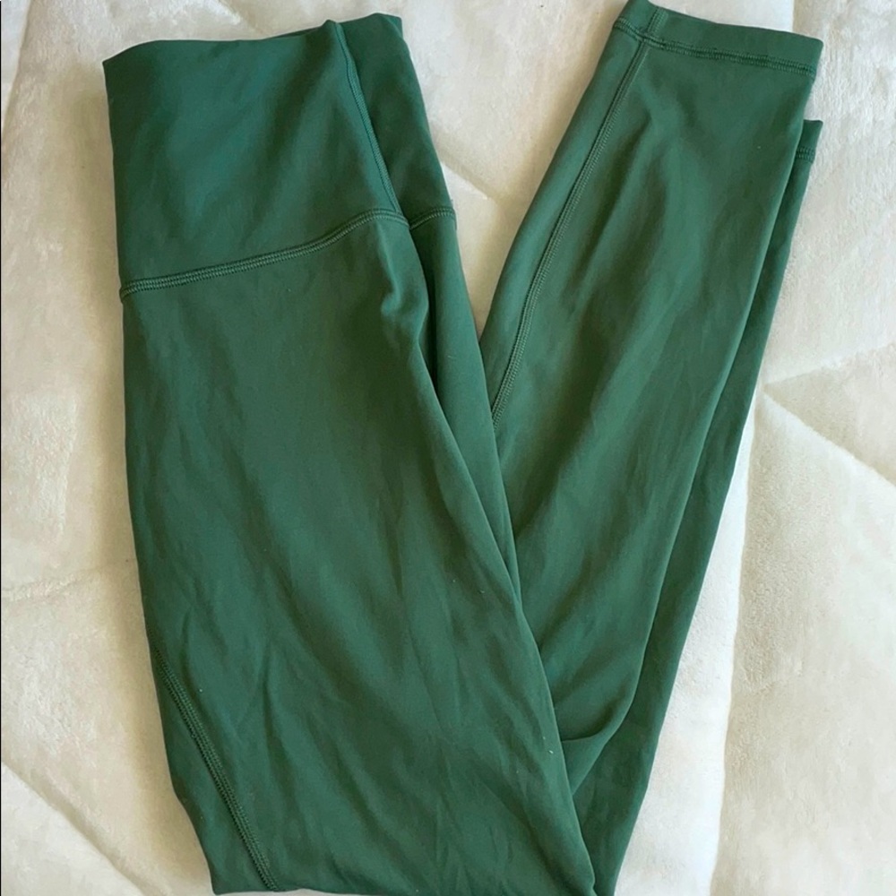 Lululemon Wunder Under train size 6 full length